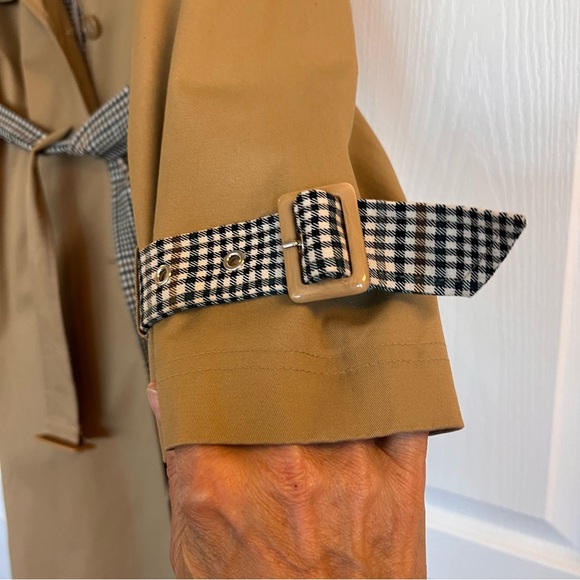 VINTAGE Camel & Plaid Swingy Trench Coat. Pristine condition, watch video - Picture 7 of 9